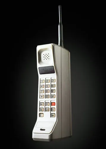 मोटोरोला ने दुनिया के पहले पोर्टेबल मोबाइल फोन का अविष्कार किया था
